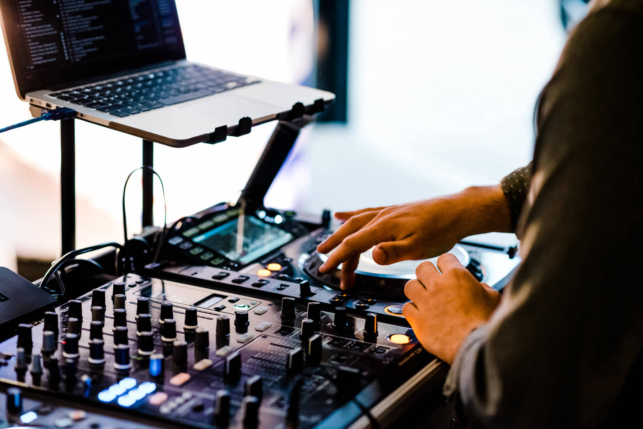 music and dj arrangement
